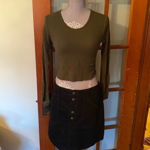 🌺Bozzolo Hunter green Long sleeve crop top size medium🌺 - Picture 1 of 6